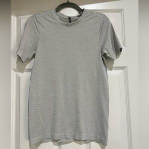 EUC Mens Lululemon Metal Tech T-shirt